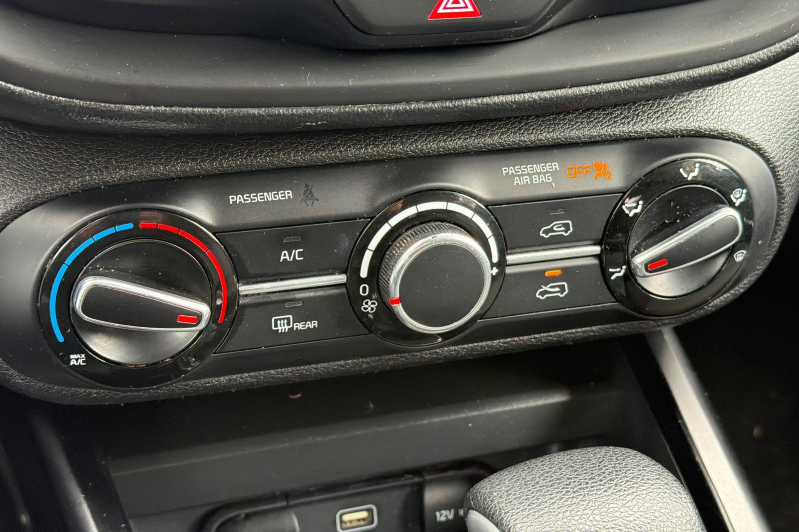 Used 2023 Kia Soul LX w/ LX Technology Package FWD image 19