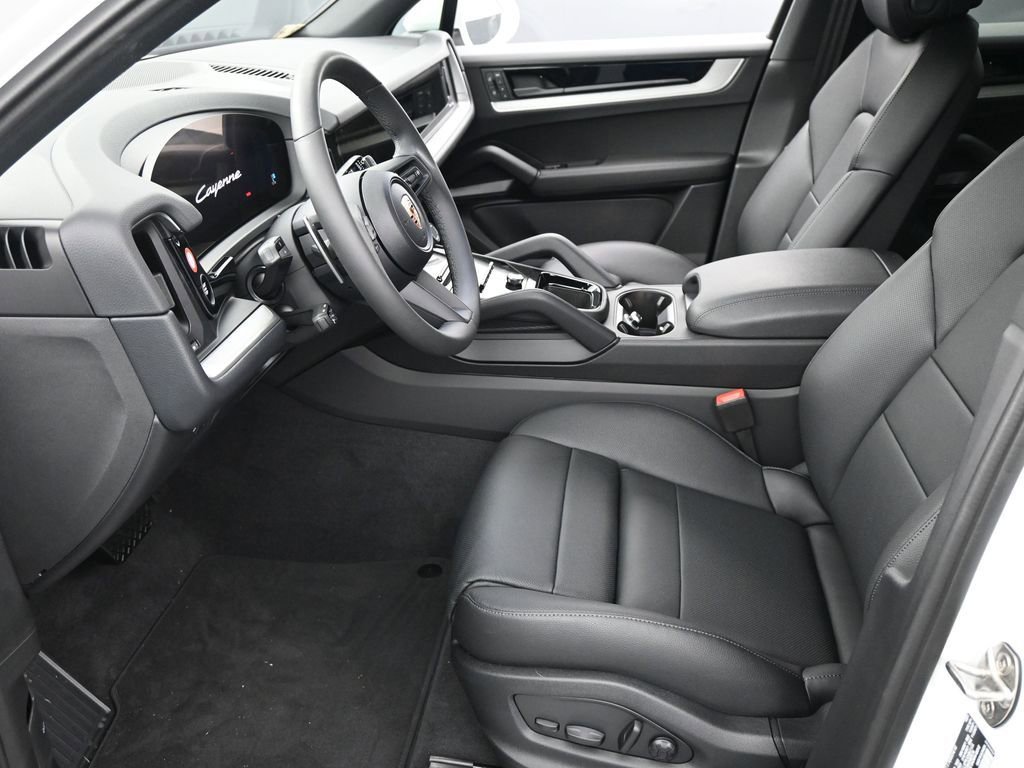 Certified 2025 Porsche Cayenne AWD/4WD image 3