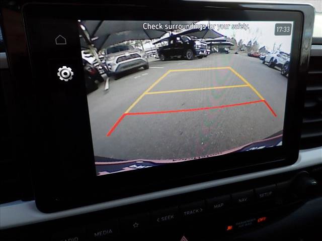Used 2024 Hyundai Venue Limited image 23