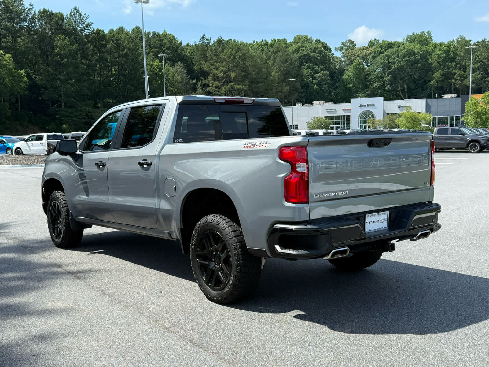 Used 2024 Chevrolet Silverado 1500 LT Trail Boss w/ LT Trail Boss Premium Package AWD/4WD image 3