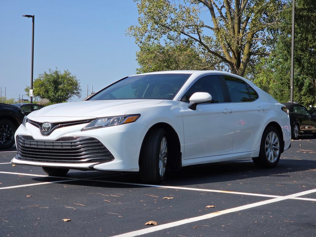 Used 2018 Toyota Camry LE FWD image 14