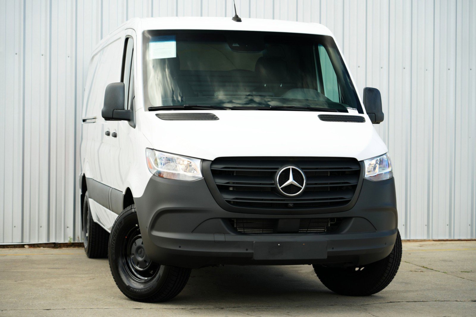 Used 2023 Mercedes-Benz Sprinter 1500 image 4