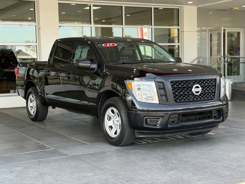 Used 2017 Nissan Titan S image 6