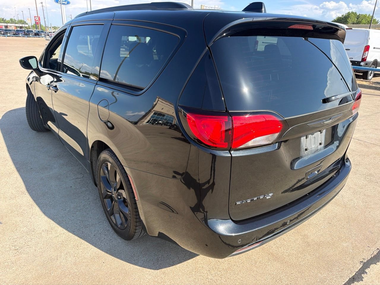 Used 2019 Chrysler Pacifica Touring-L Plus w/ Advanced Safetytec Group FWD image 10