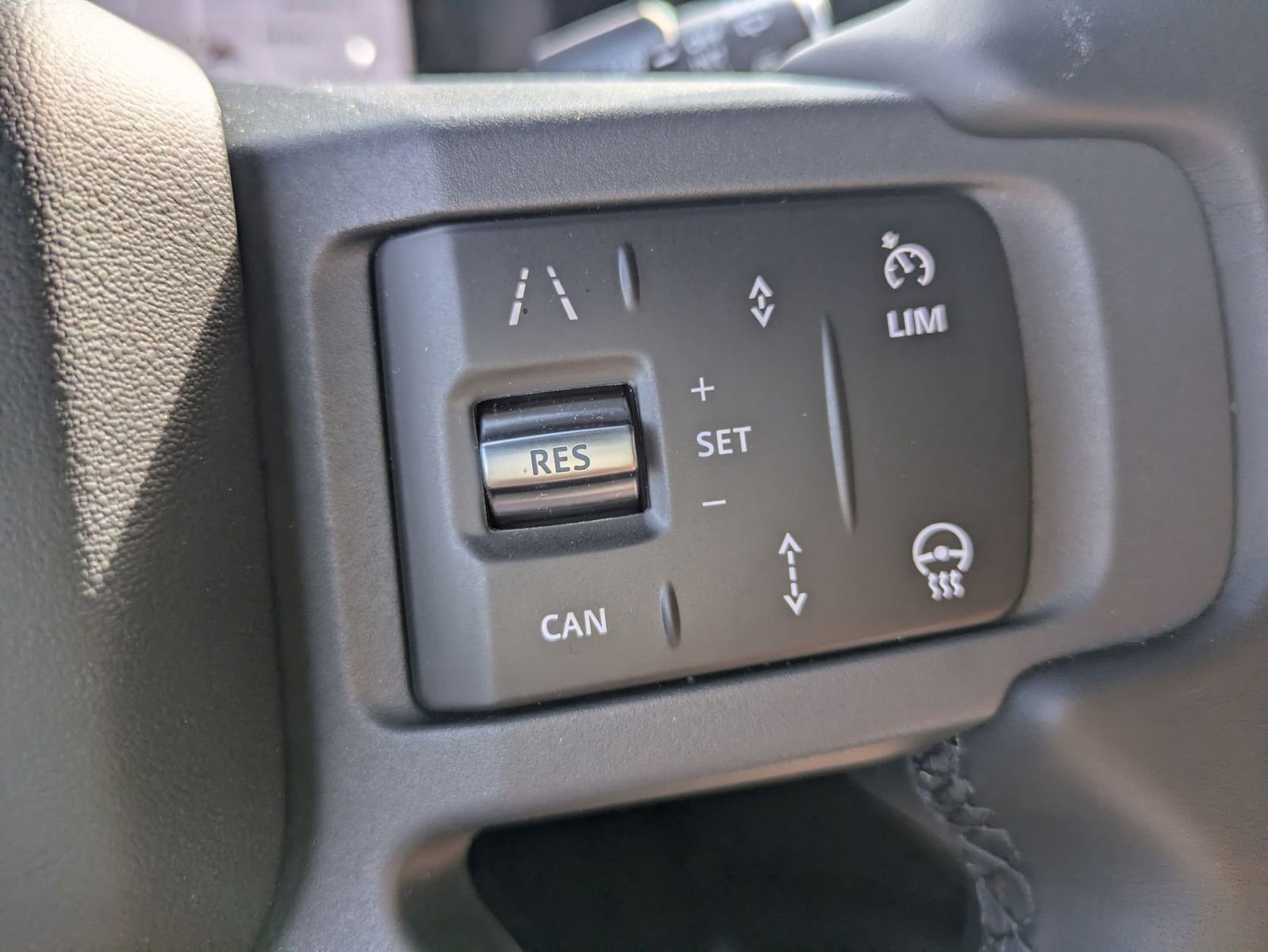 New 2026 Land Rover Defender 110 X-Dynamic SE AWD/4WD image 18