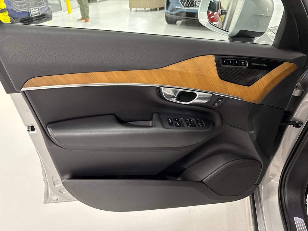 Certified 2023 Volvo XC90 B6 Plus w/ Protection Package AWD/4WD image 9