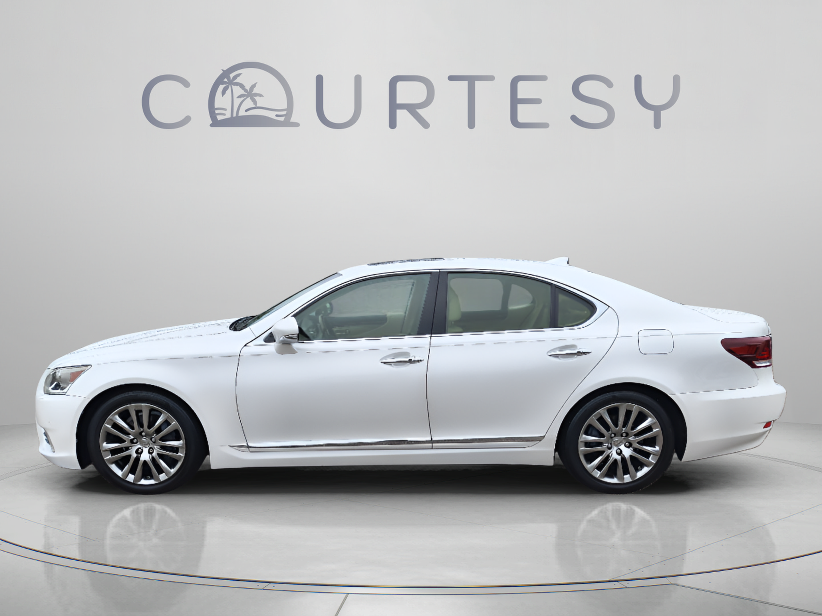 Used 2016 Lexus LS 460 w/ Comfort Package RWD image 2