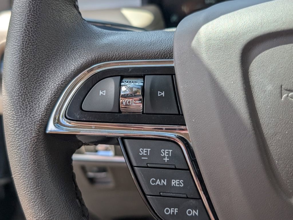 Used 2022 Lincoln Nautilus FWD w/ Premium Package image 23