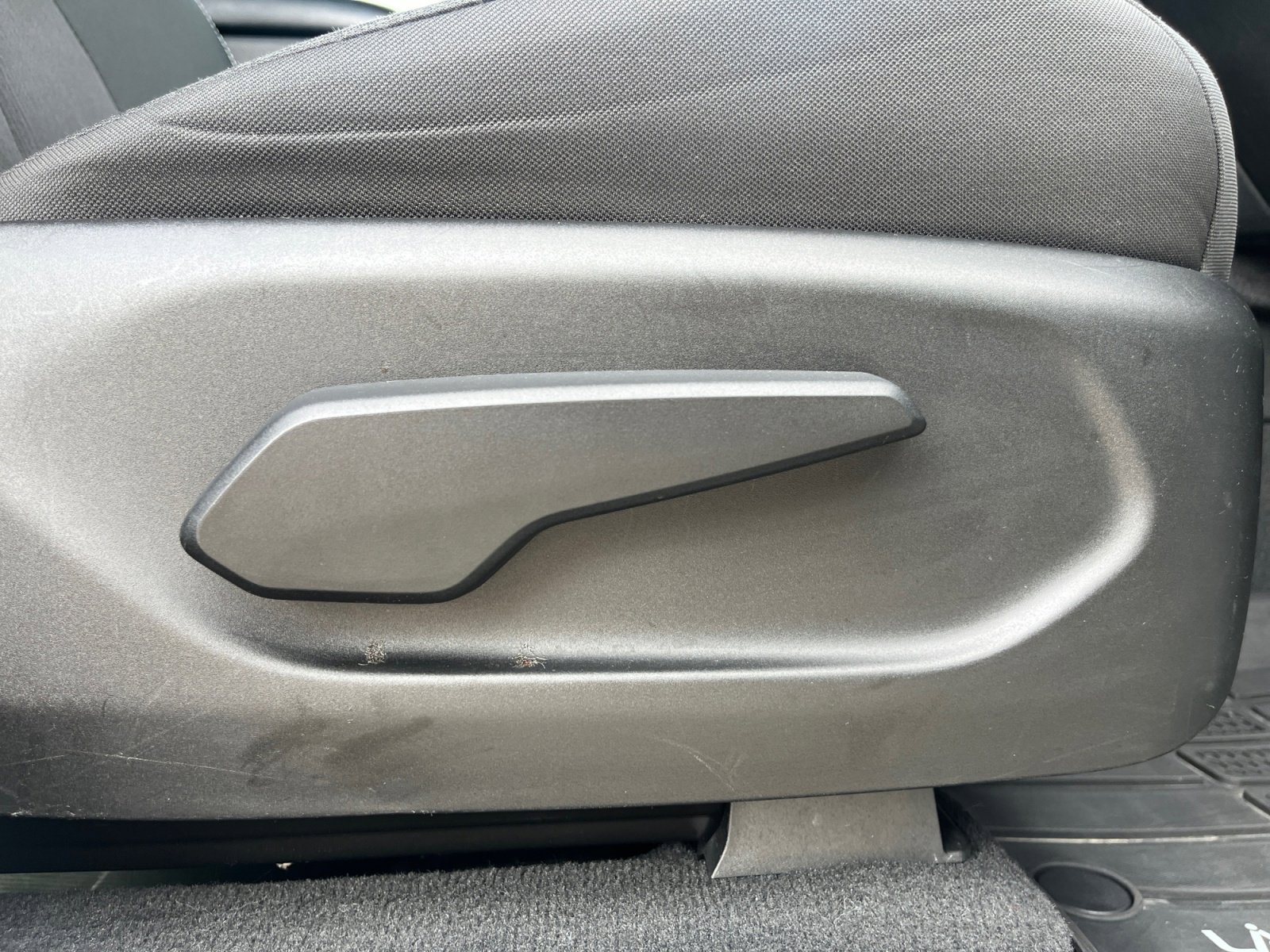 Used 2023 Jeep Grand Cherokee L Laredo image 28