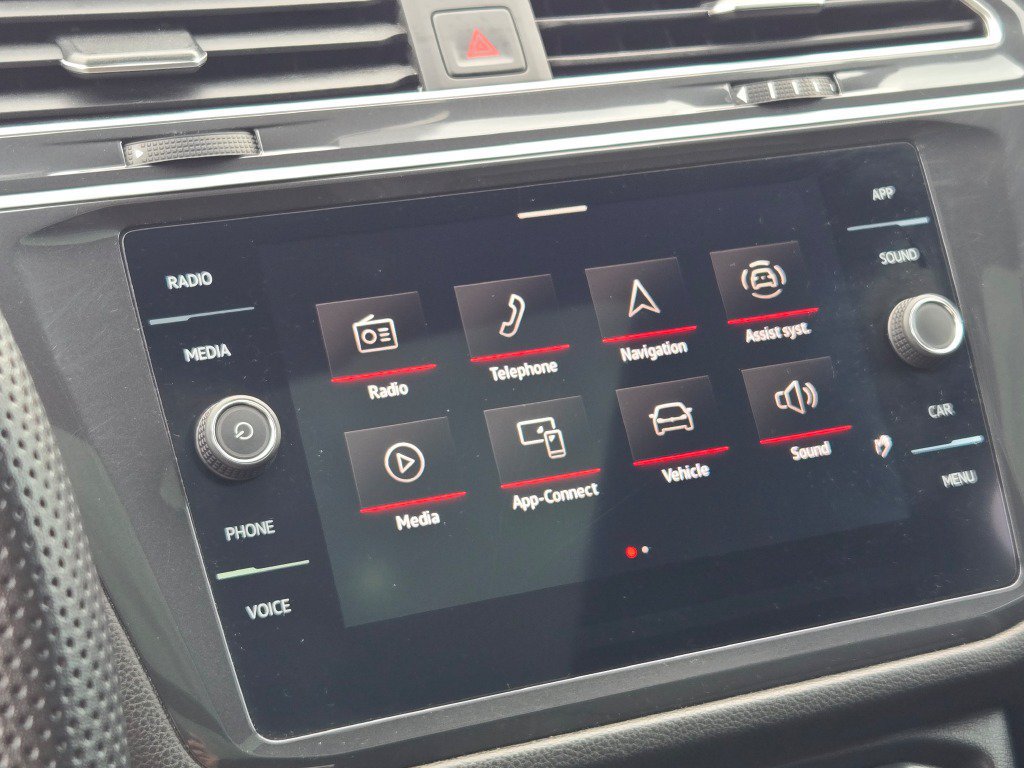 Used 2024 Volkswagen Tiguan SE R-Line w/ MDO Package, Two-Row AWD/4WD image 39
