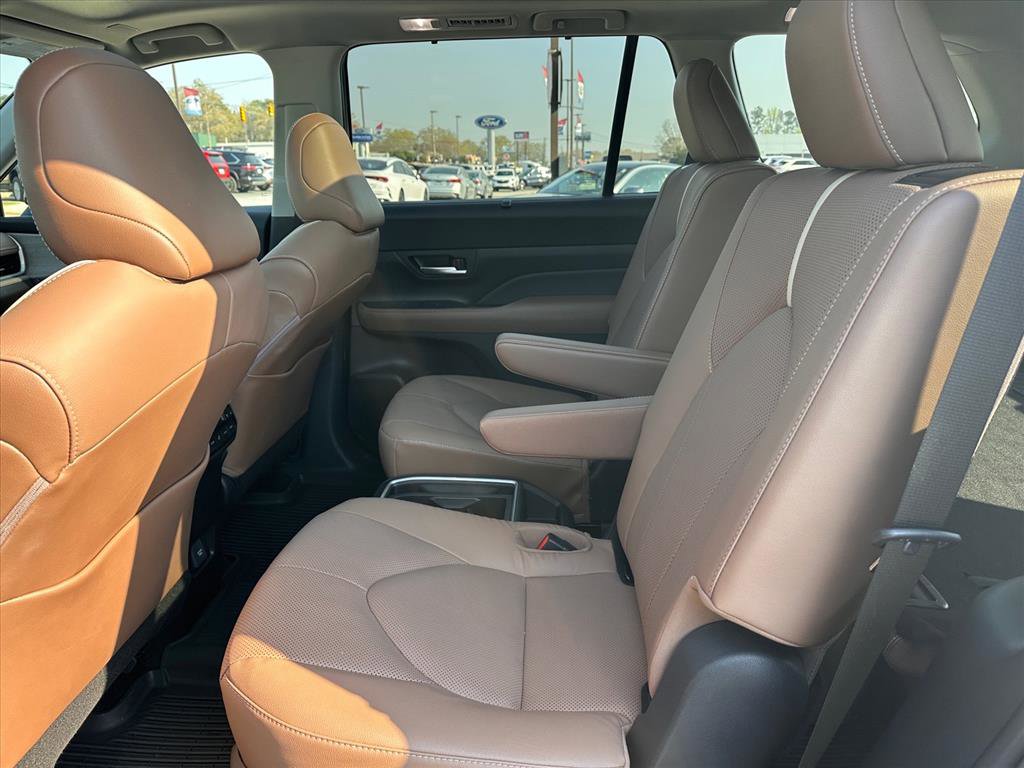 Used 2025 Toyota Grand Highlander Platinum image 12
