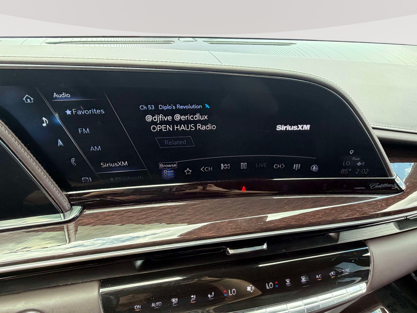 Certified 2022 Cadillac Escalade ESV Premium Luxury Platinum w/ LPO, Radiant Package AWD/4WD image 8