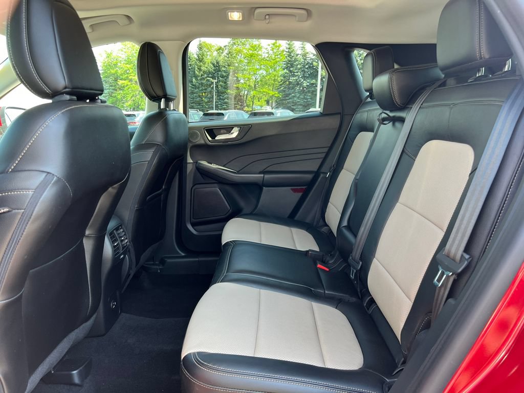 Used 2021 Ford Escape Titanium w/ Titanium Elite Package AWD/4WD image 9