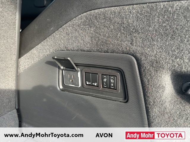 Used 2023 Cadillac Escalade Premium Luxury image 43