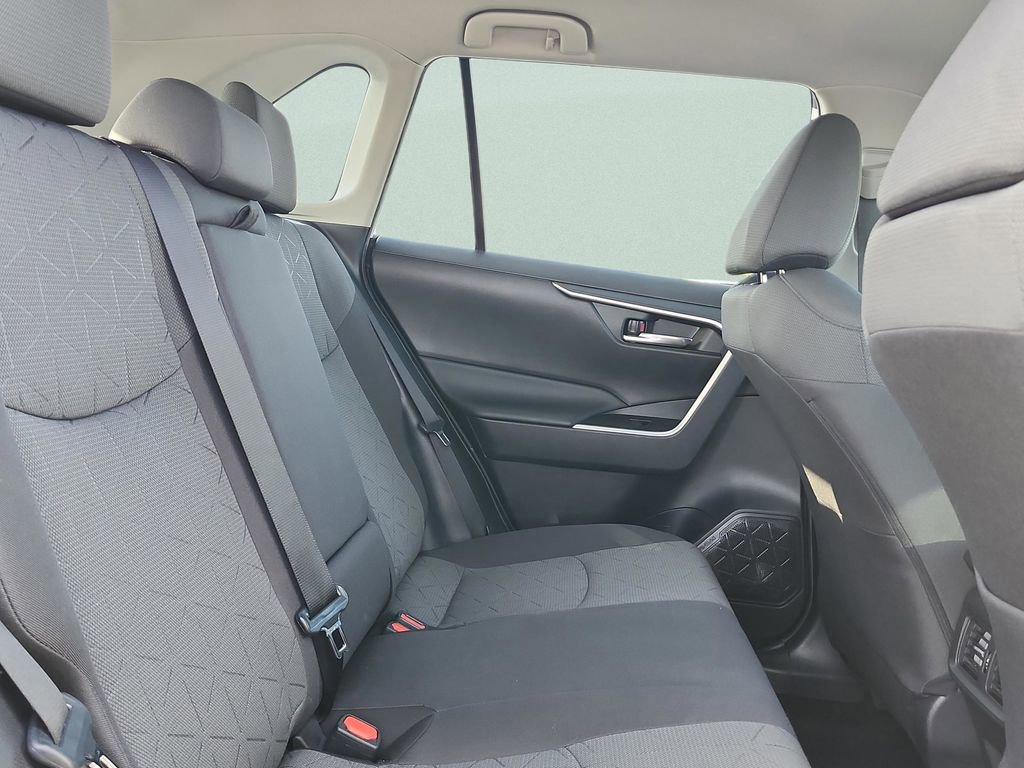 Used 2021 Toyota RAV4 XLE FWD image 31