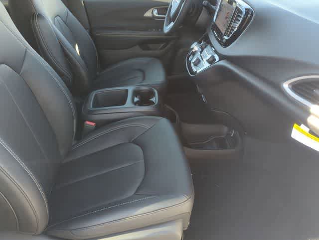 New 2026 Chrysler Voyager LX FWD image 22