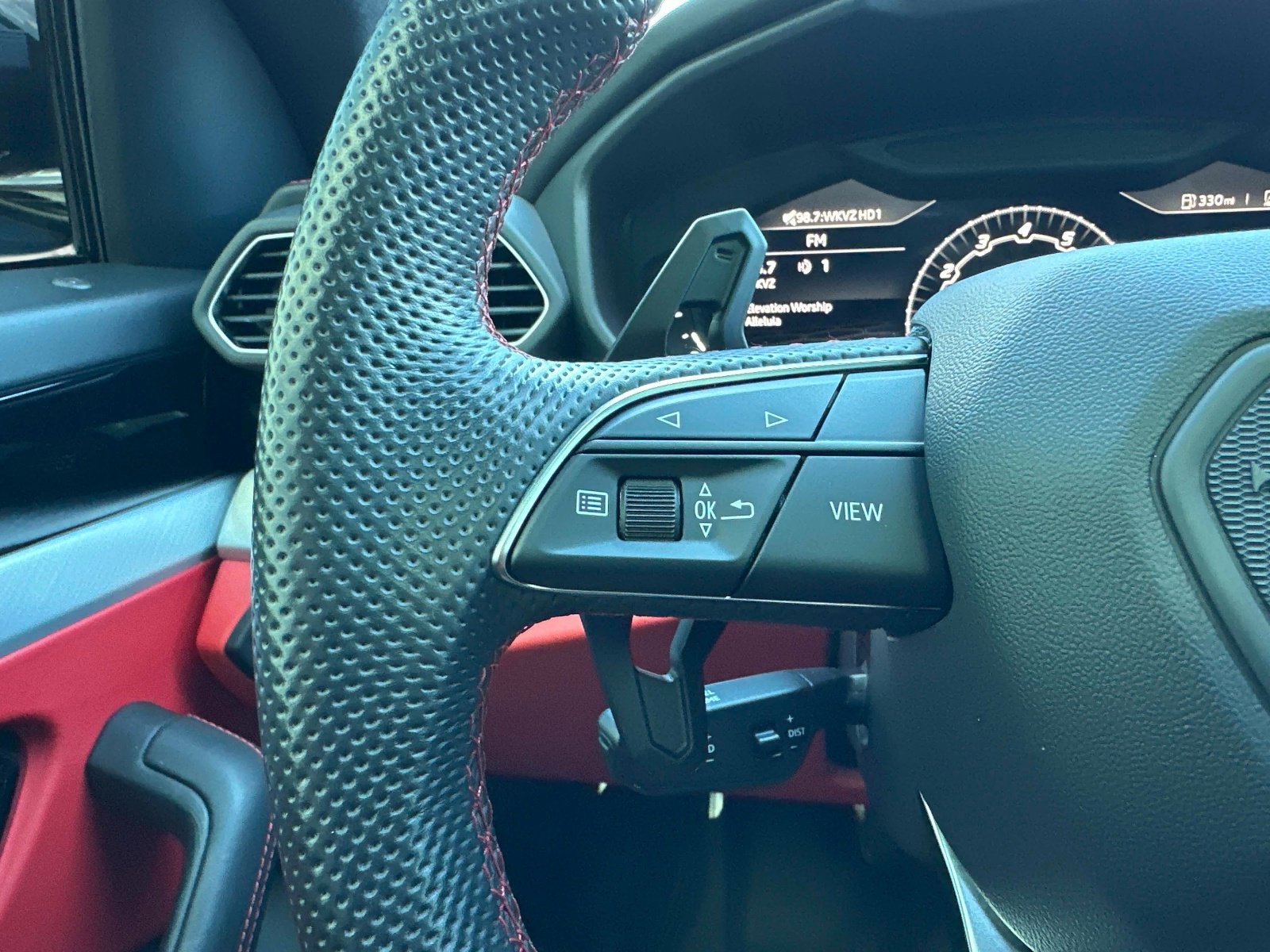 Used 2022 Lamborghini Urus image 32