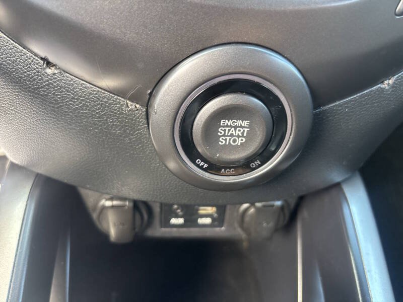 Used 2016 Hyundai Veloster Turbo FWD image 13