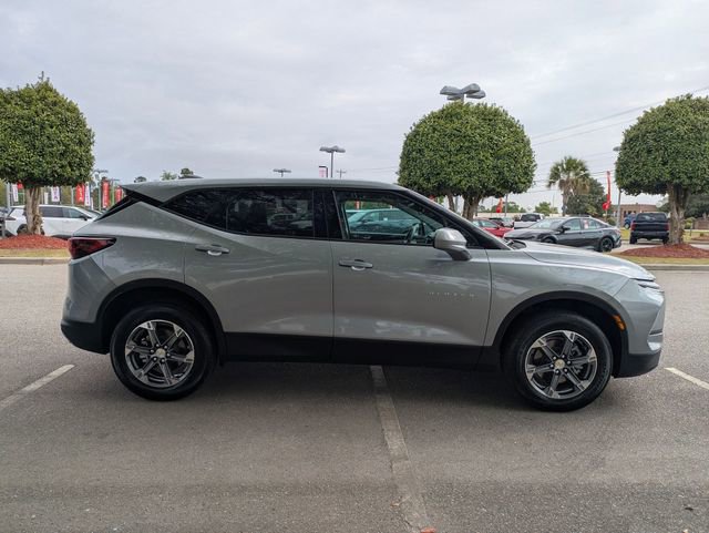 Used 2025 Chevrolet Blazer LT image 2