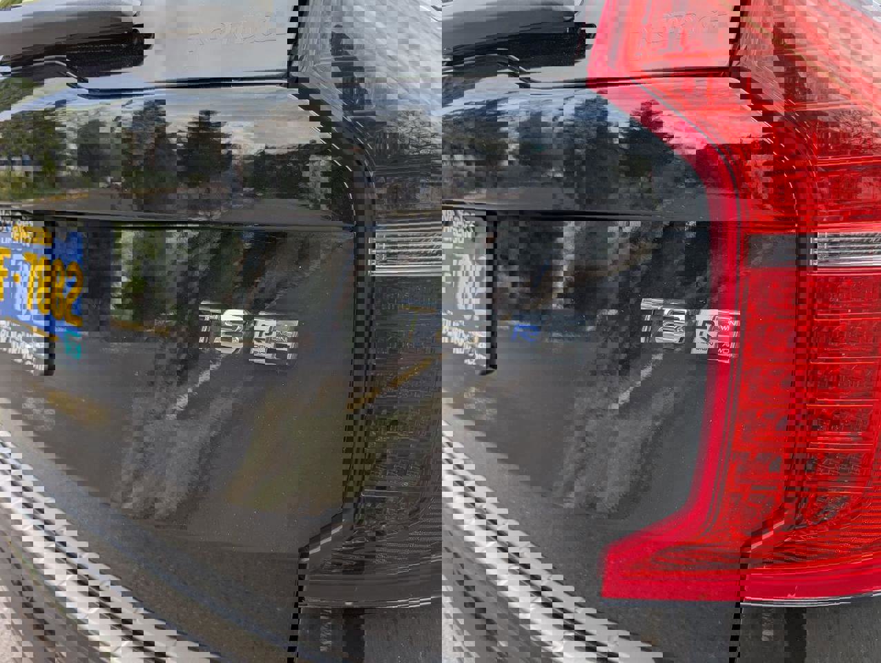 Used 2019 Volvo XC90 T8 R-Design w/ Advanced Package image 31