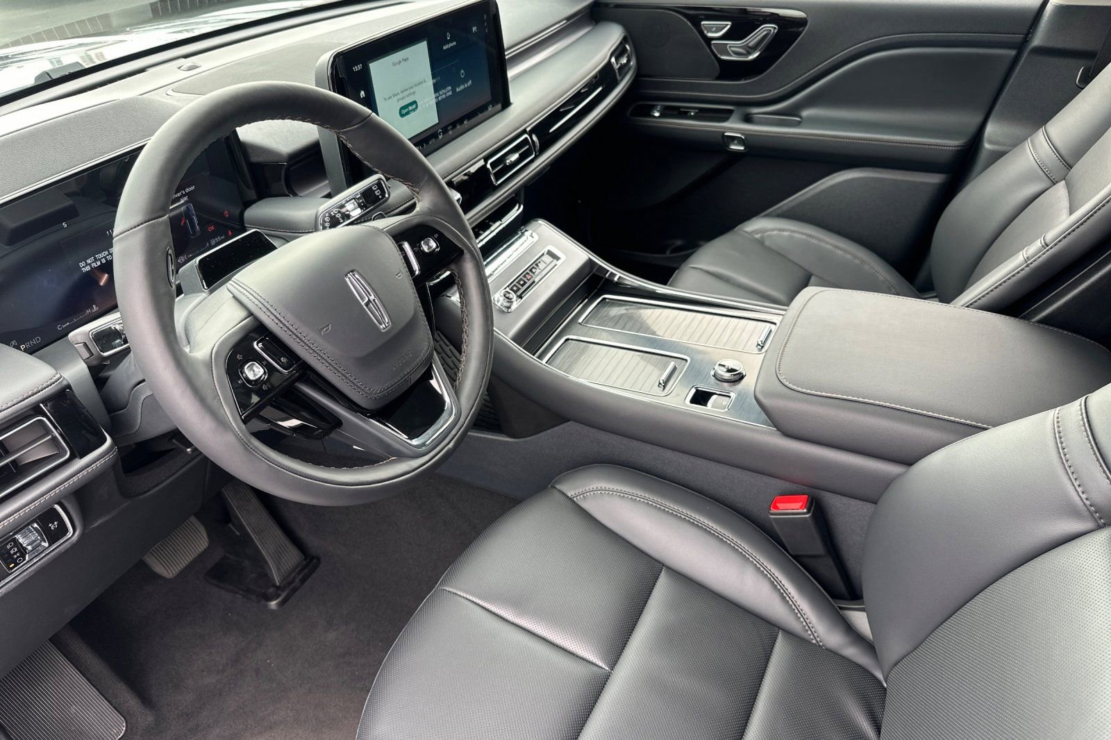New 2026 Lincoln Aviator 2WD w/ Jet Appearance Package image 9