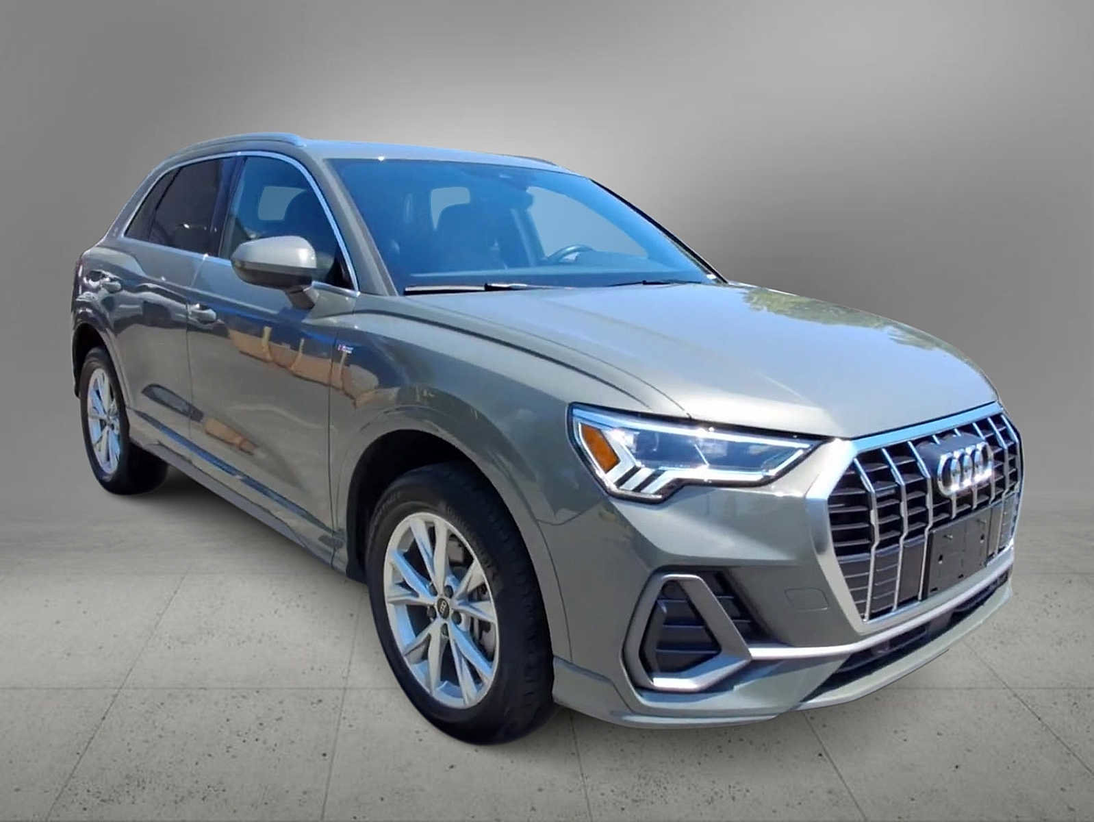 Certified 2024 Audi Q3 2.0T Premium Plus AWD/4WD video 2