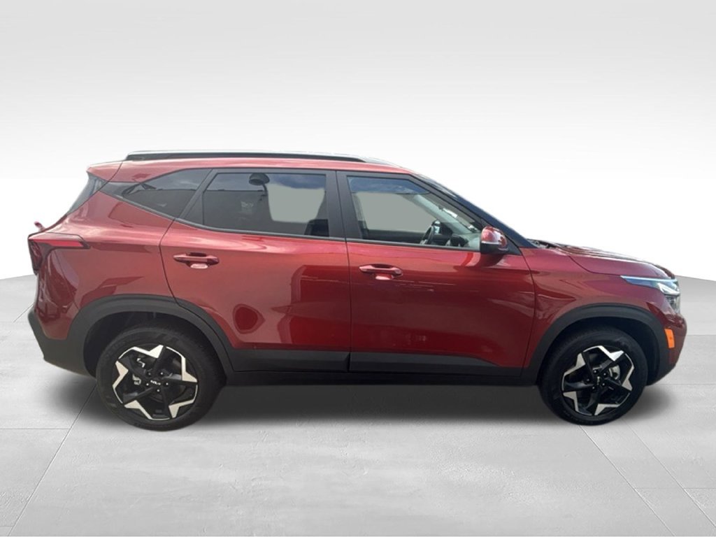 Certified 2025 Kia Seltos S AWD/4WD image 3