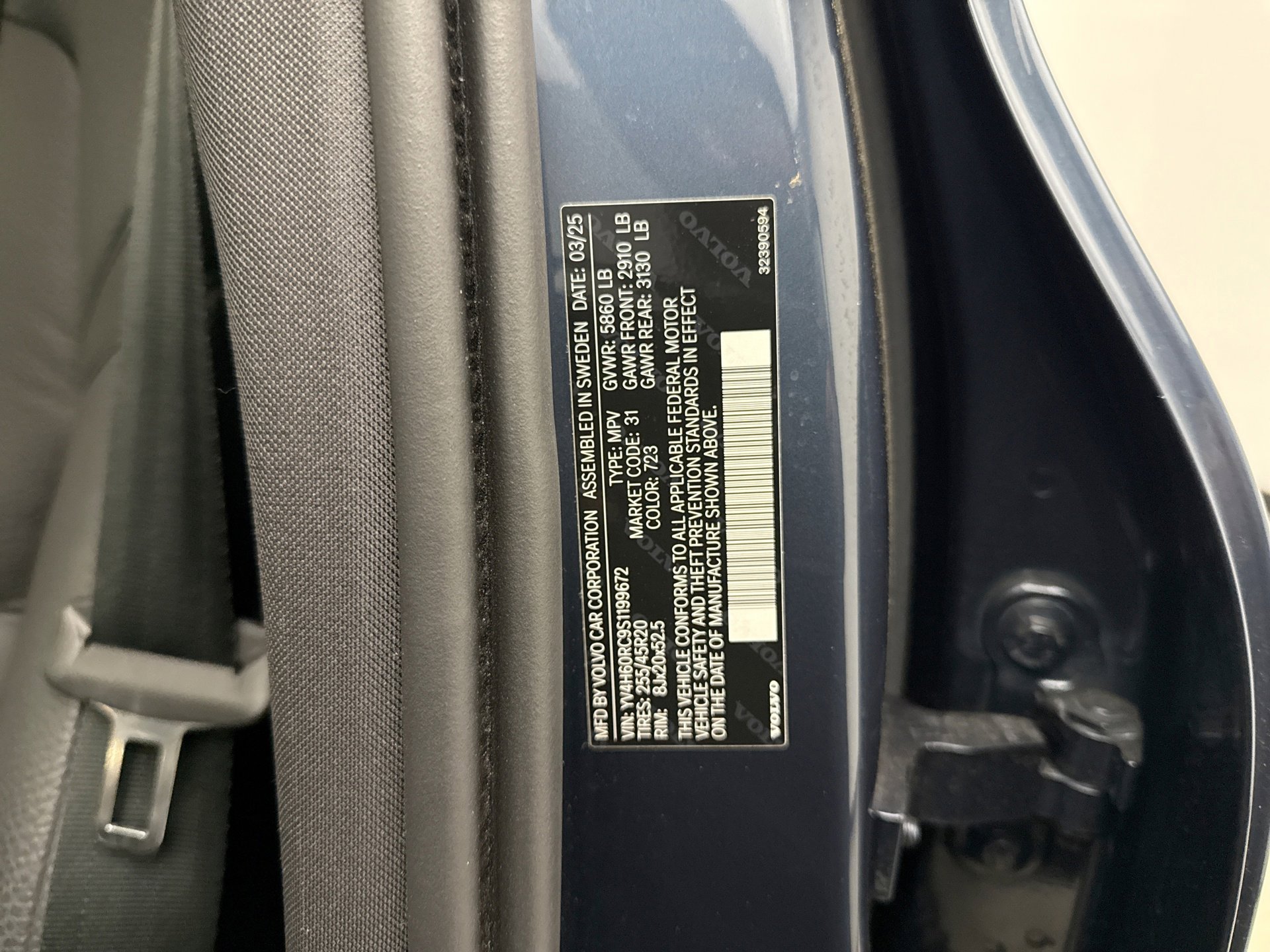 Used 2025 Volvo XC60 T8 Plus w/ Protection Package Premier AWD/4WD image 11