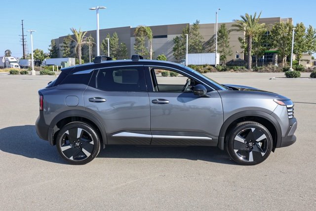 New 2025 Nissan Kicks SR image 3