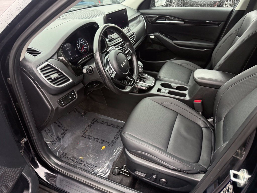 Used 2022 Kia Seltos SX w/ Sunroof Package AWD/4WD image 14