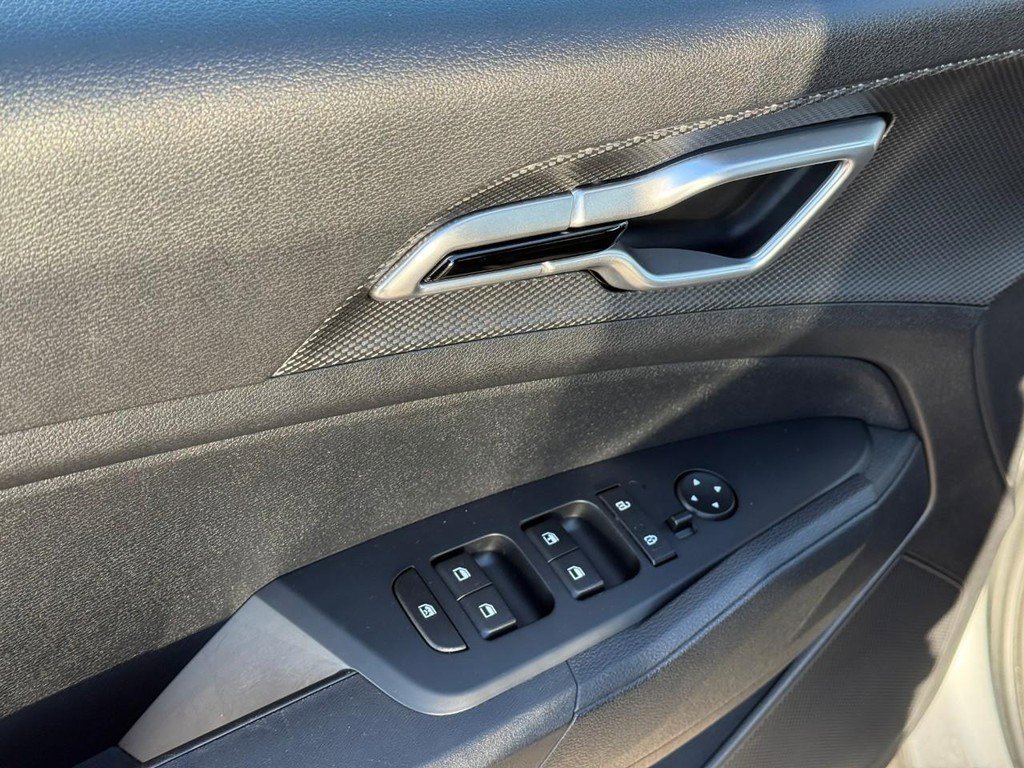 Used 2024 Kia Sportage LX image 17