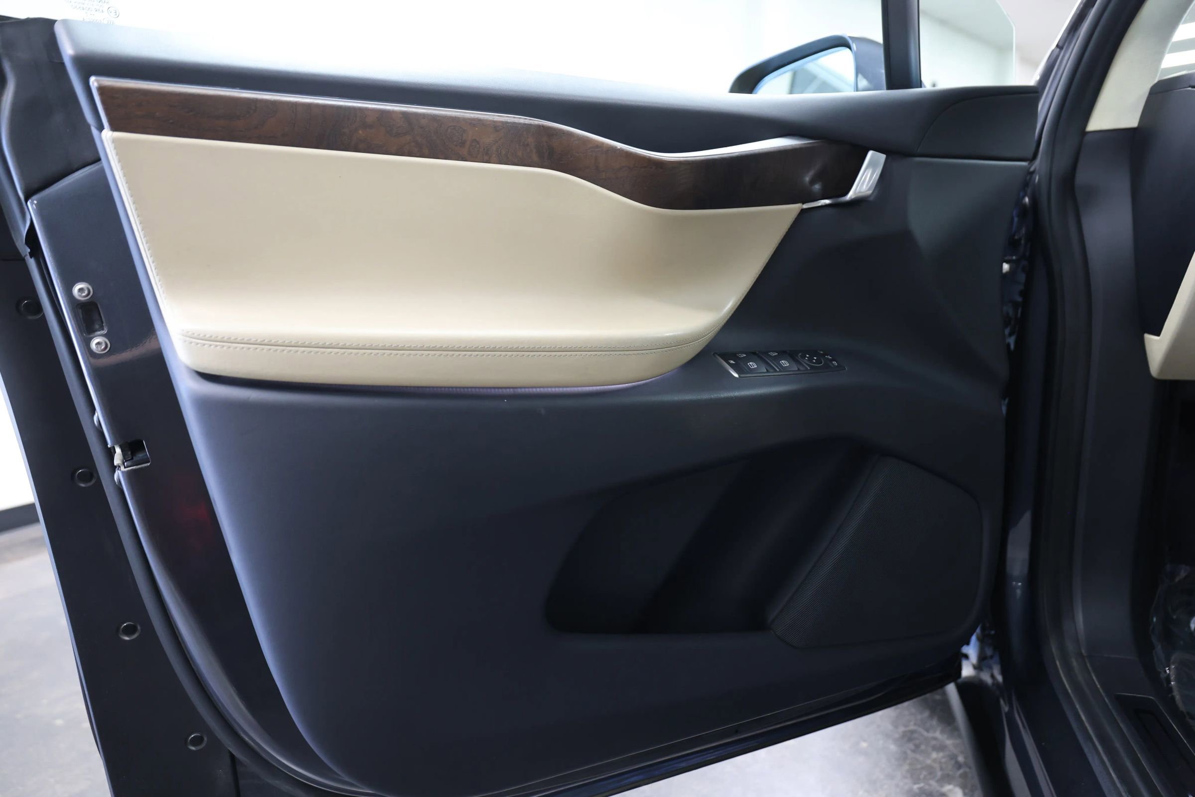 Used 2017 Tesla Model X 100D image 24