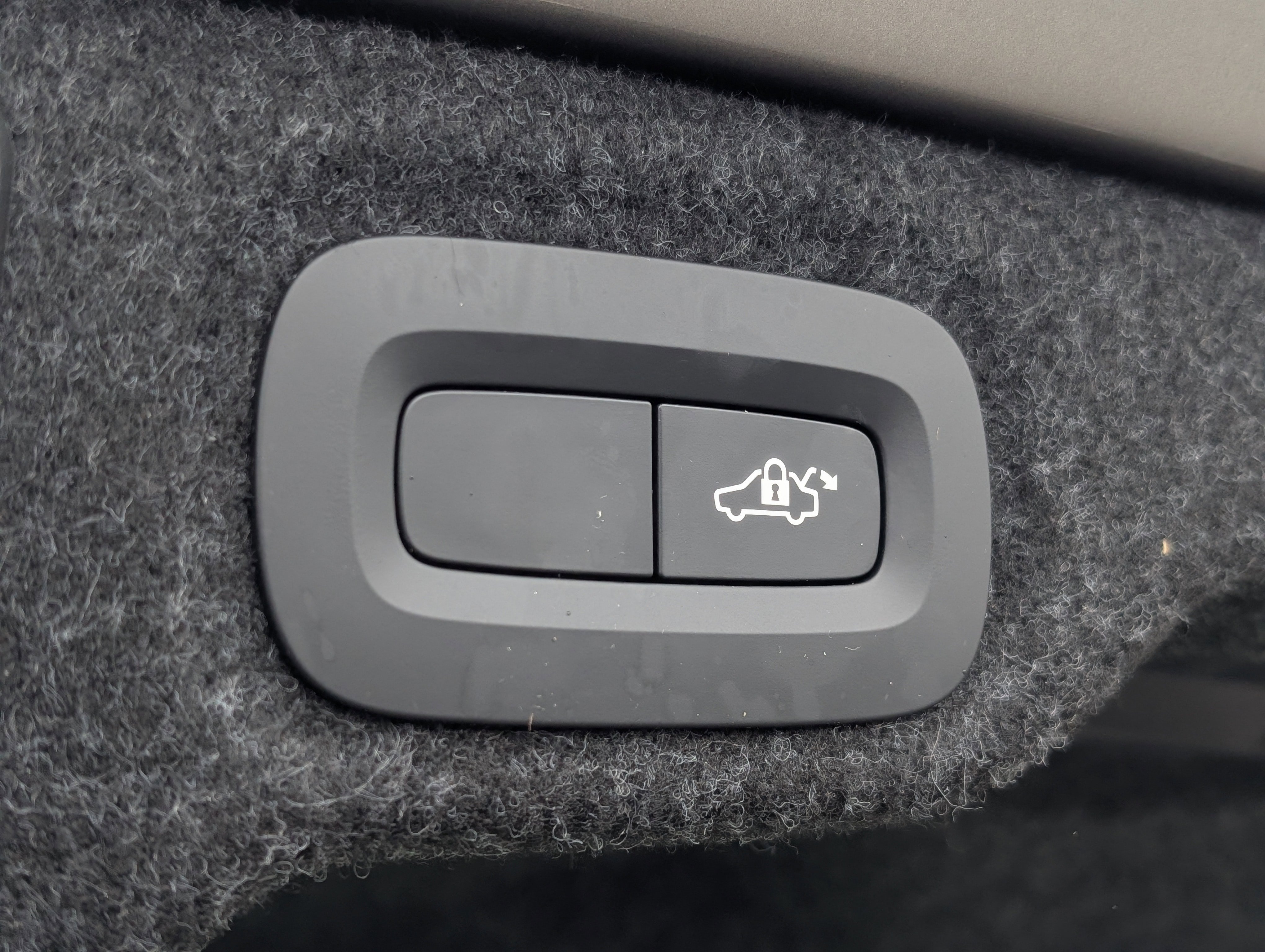 Used 2020 Volvo S60 T6 Momentum image 43