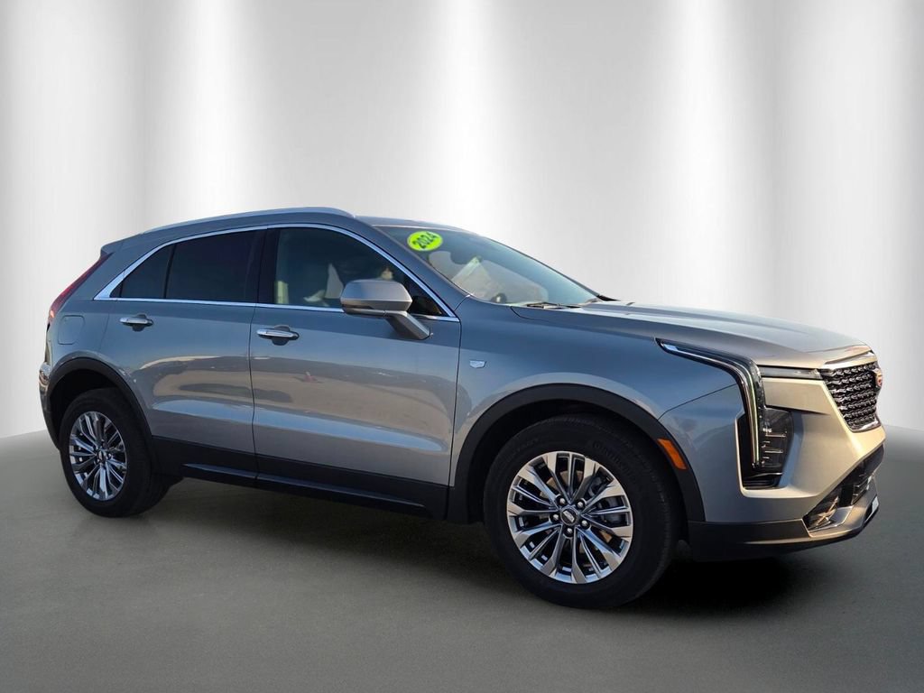 Used 2024 Cadillac XT4 Premium Luxury w/ Technology Package FWD image 2