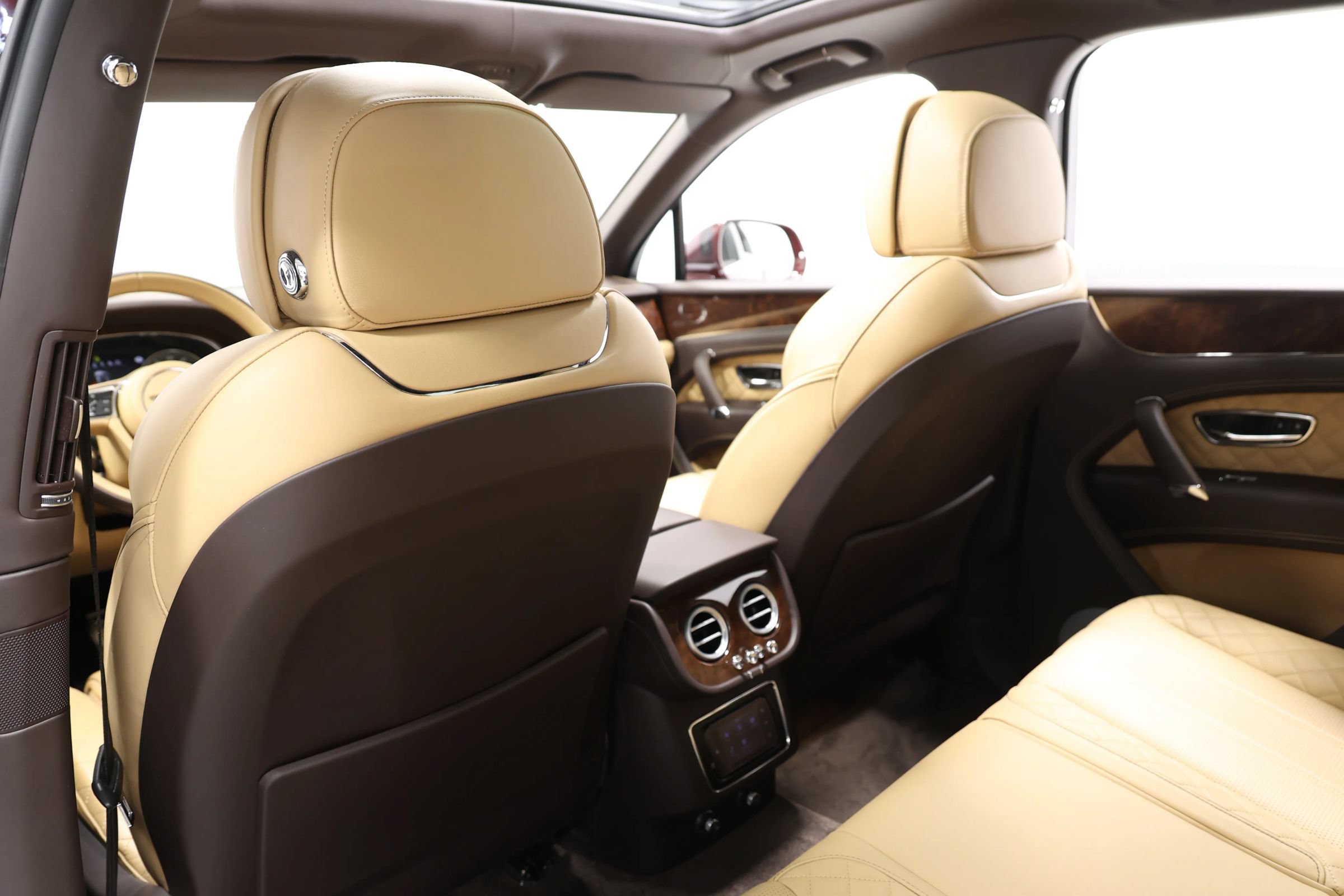 Used 2018 Bentley Bentayga AWD/4WD image 60