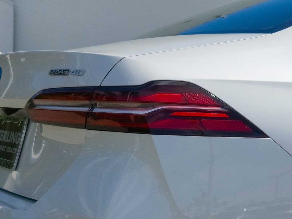 New 2026 BMW i5 eDrive40 w/ Premium Package image 4
