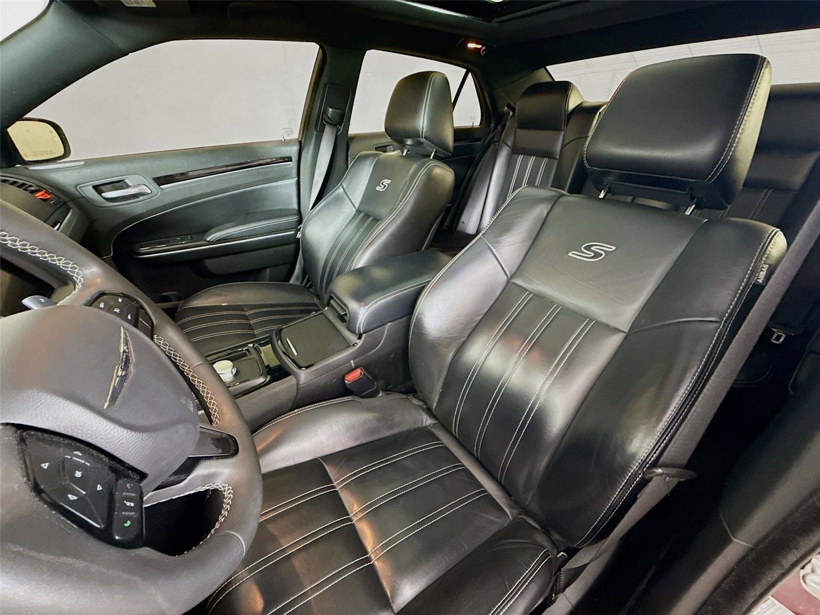 Used 2023 Chrysler 300 S RWD image 2