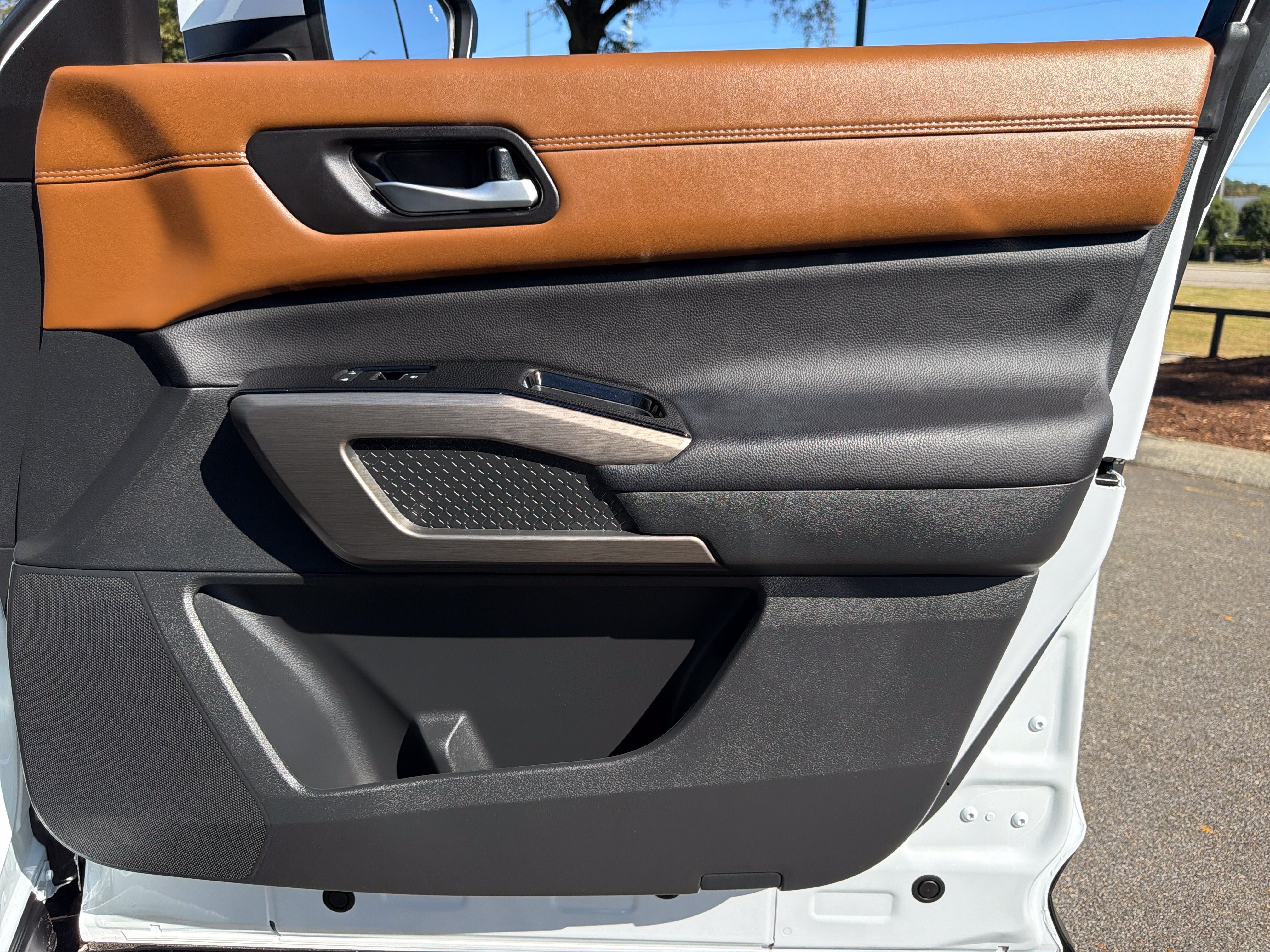 Used 2025 Nissan Pathfinder Platinum w/ Cargo Package FWD image 40