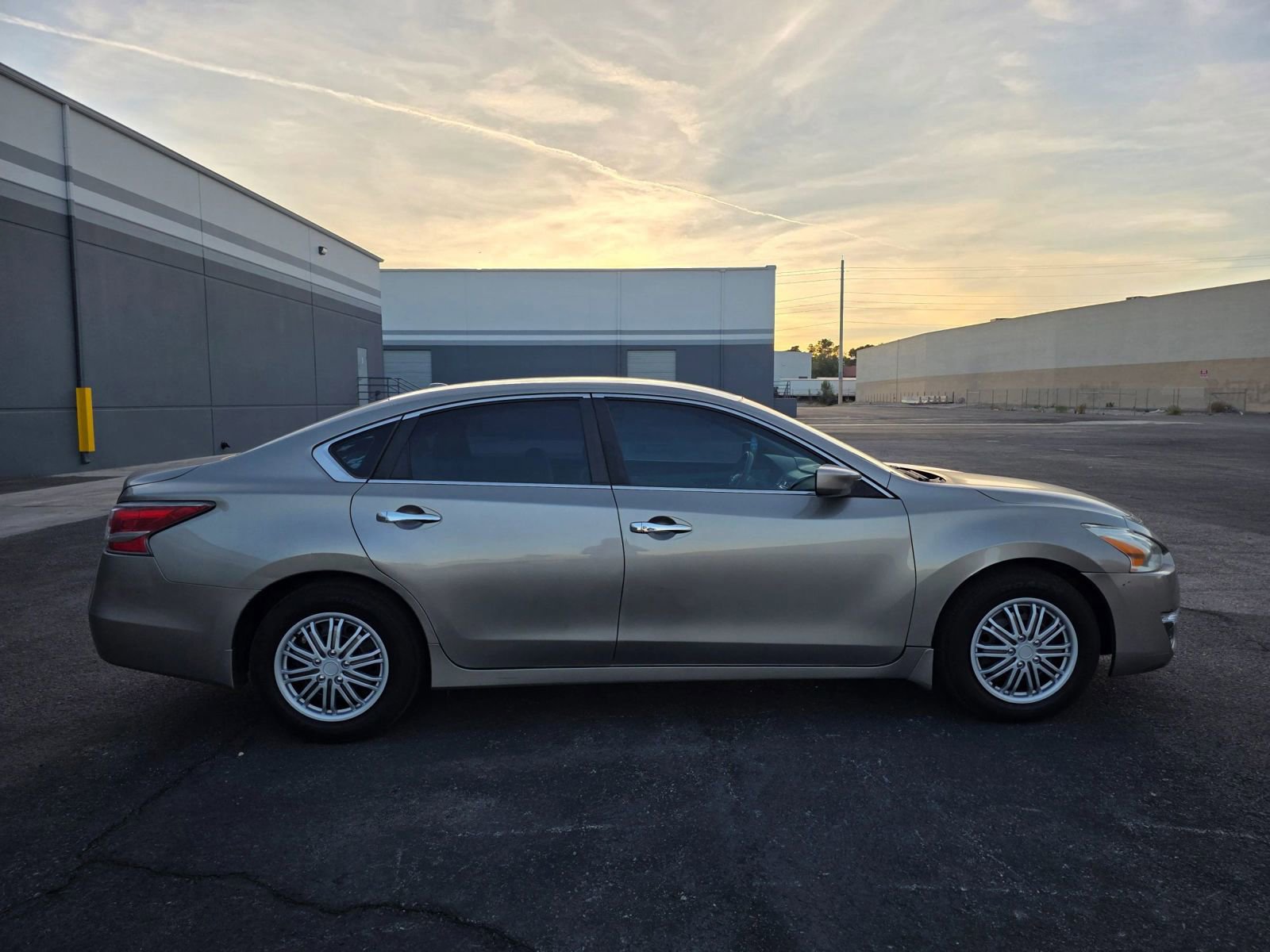 Used 2015 Nissan Altima 2.5 S w/ Power Driver Seat Package FWD image 4
