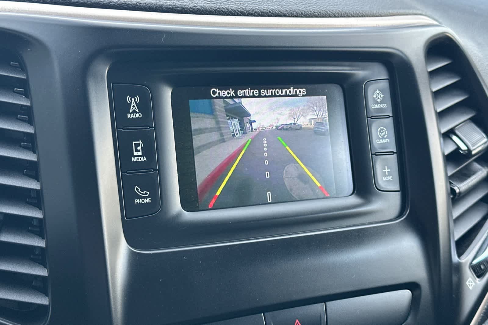 Used 2016 Jeep Cherokee Latitude image 19