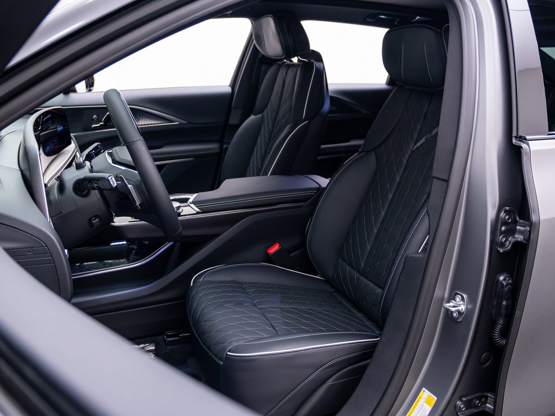 New 2026 Cadillac Lyriq V w/ LPO, Floor Liner Package AWD/4WD image 18