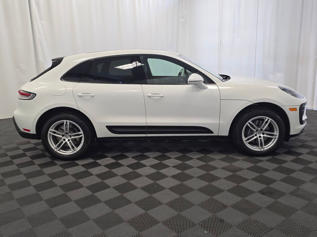 Certified 2024 Porsche Macan image 8