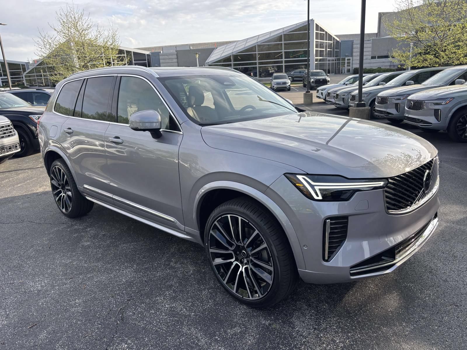 New 2026 Volvo XC90 B6 Plus w/ Protection Package Premier AWD/4WD image 3