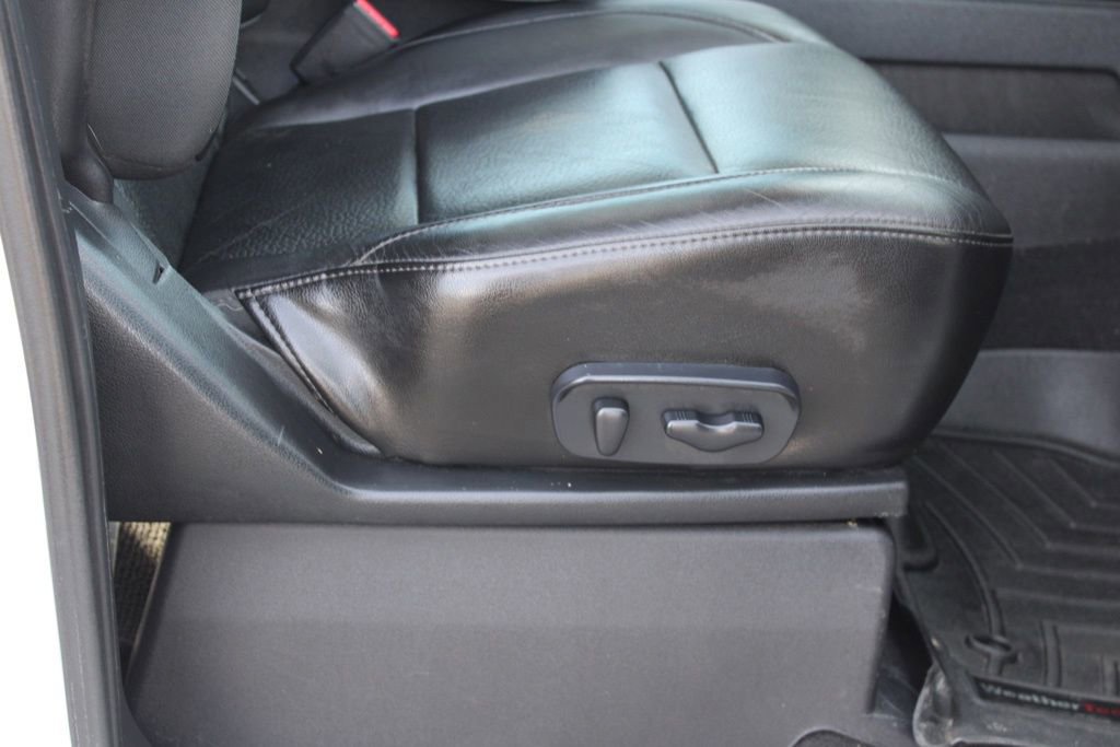 Used 2013 Nissan Titan SL w/ Moonroof Pkg image 20