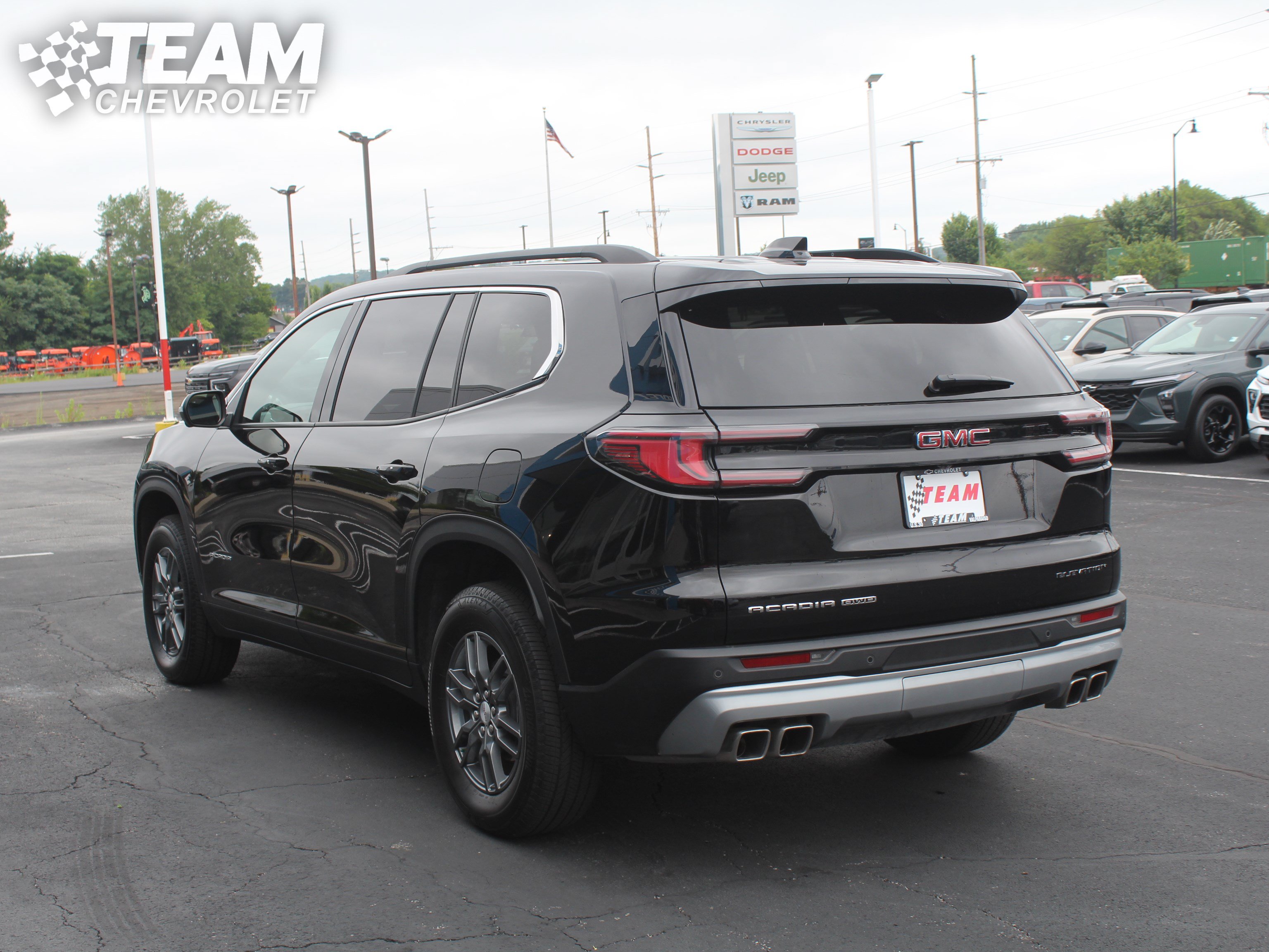Certified 2025 GMC Acadia Elevation AWD/4WD image 6