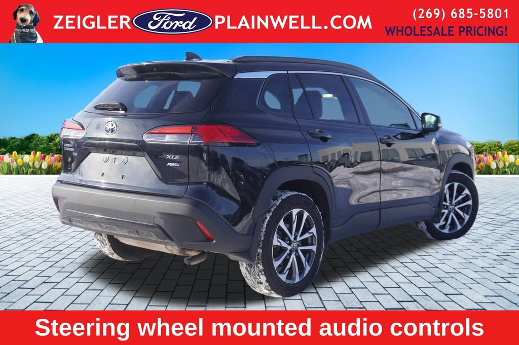 Used 2023 Toyota Corolla Cross XLE w/ Convenience Package image 3