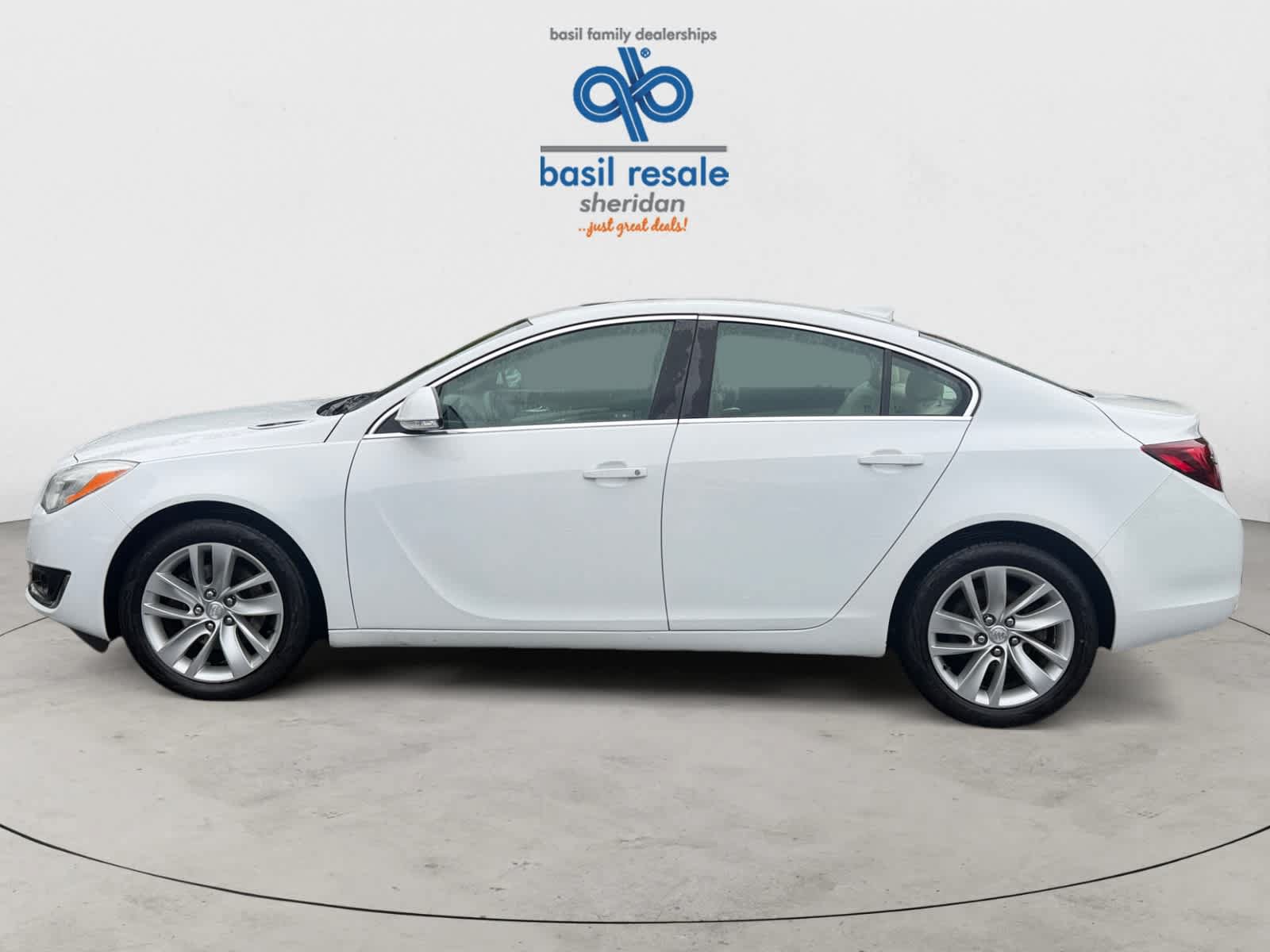 Used 2017 Buick Regal AWD image 3