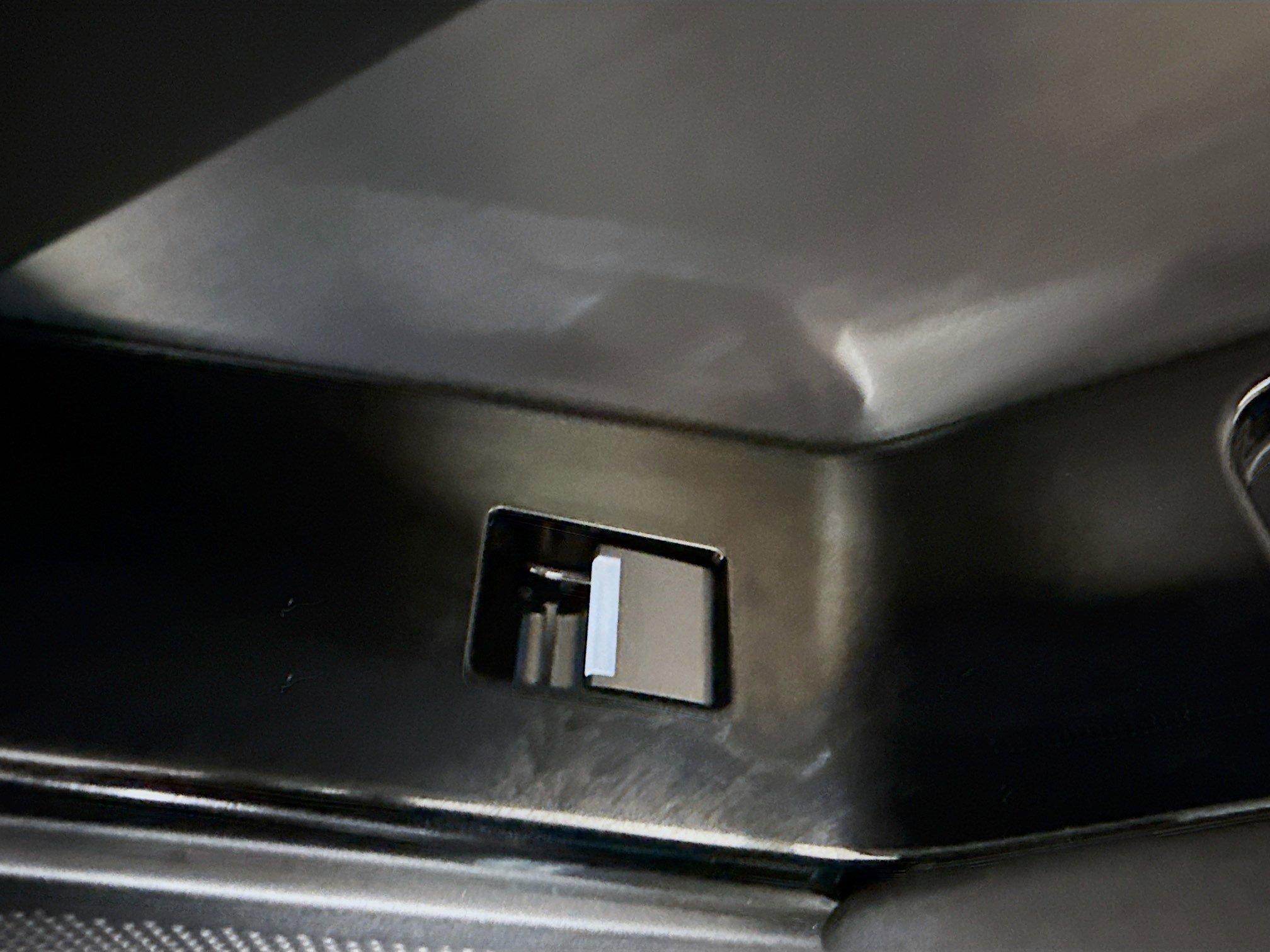 Used 2023 Land Rover Range Rover Velar R-Dynamic S image 31