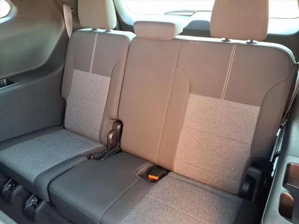 Used 2025 GMC Acadia Elevation AWD/4WD image 25