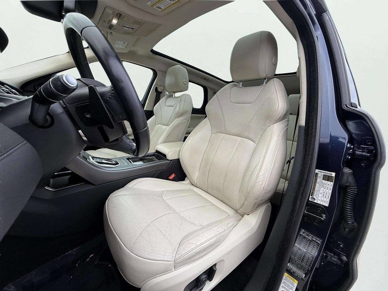 Used 2018 Land Rover Range Rover Evoque HSE image 20